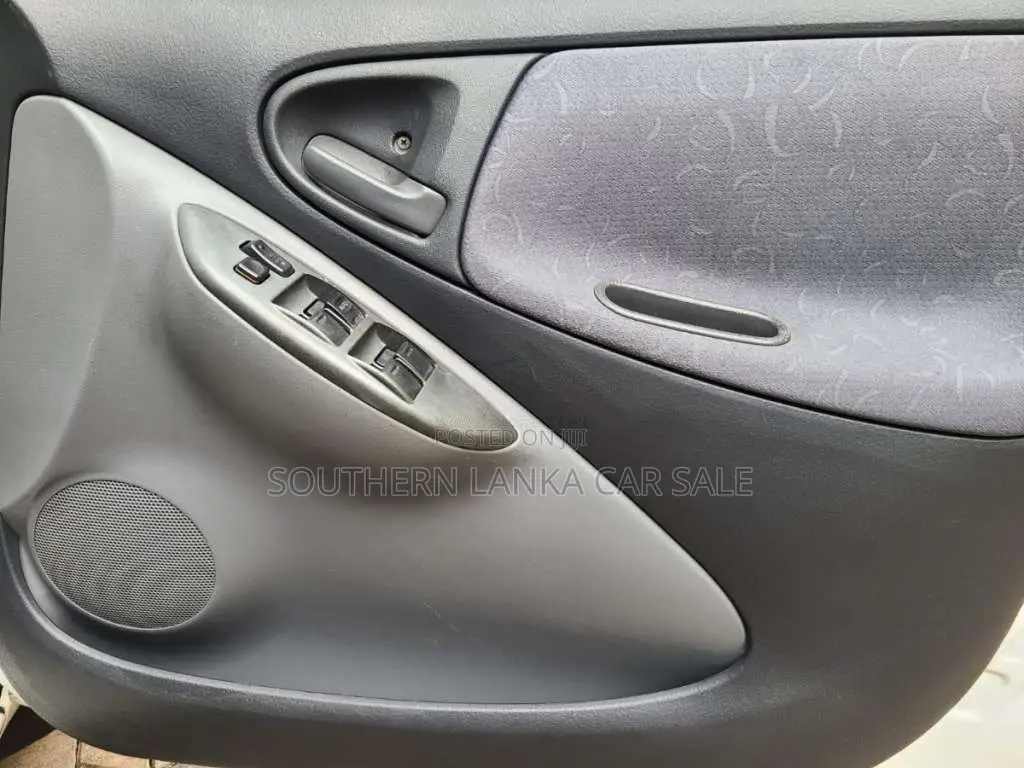 Toyota Vitz 2002 Car (Used)