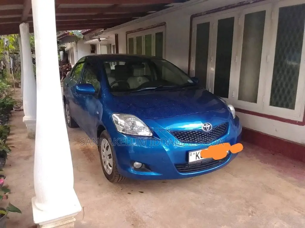 Toyota Yaris 2012 Car (Used)