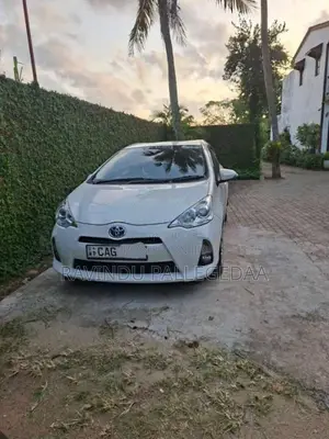Toyota Aqua 2014 Car (Used)