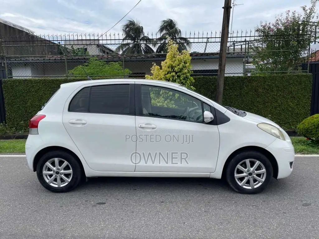 Toyota Vitz 2008 Car (Used)