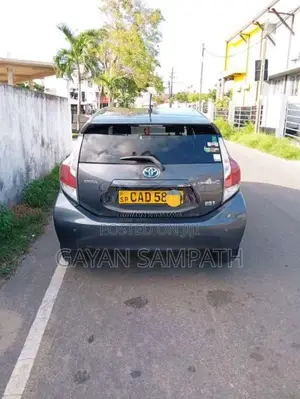 Toyota Prius C Aqua 2014 Car (Used)