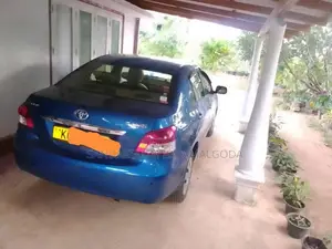 Toyota Yaris 2012 Car (Used)