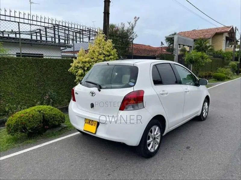 Toyota Vitz 2008 Car (Used)