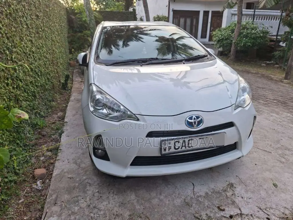 Toyota Aqua 2014 Car (Used)
