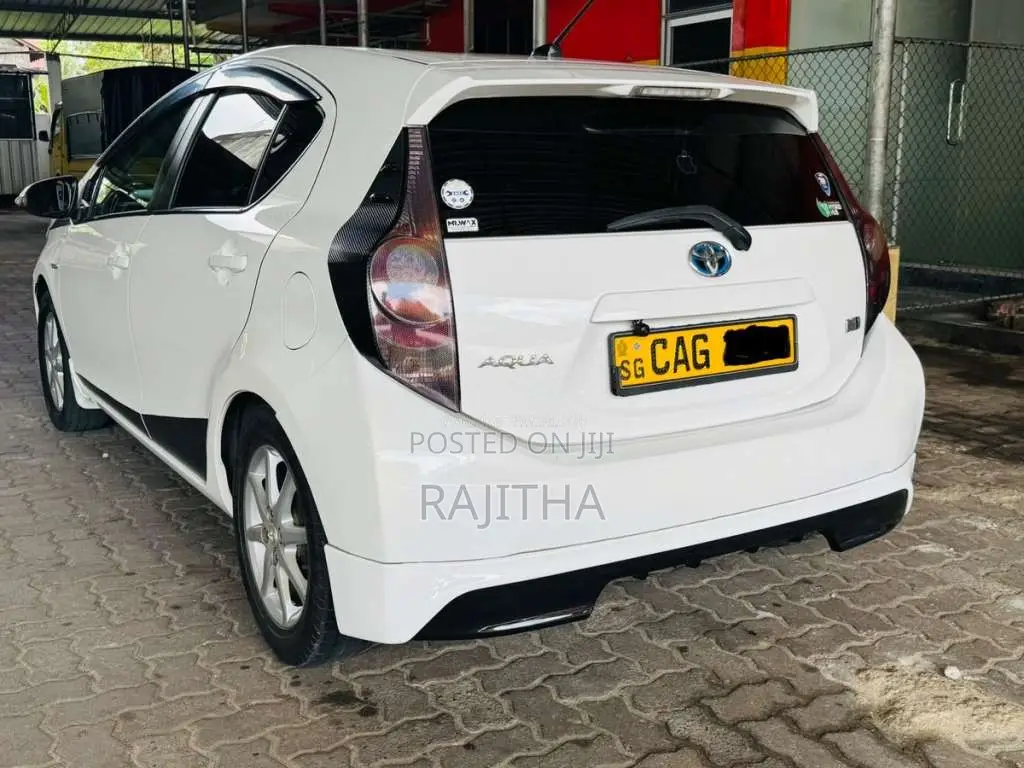 Toyota Aqua 2012 Car (Used)
