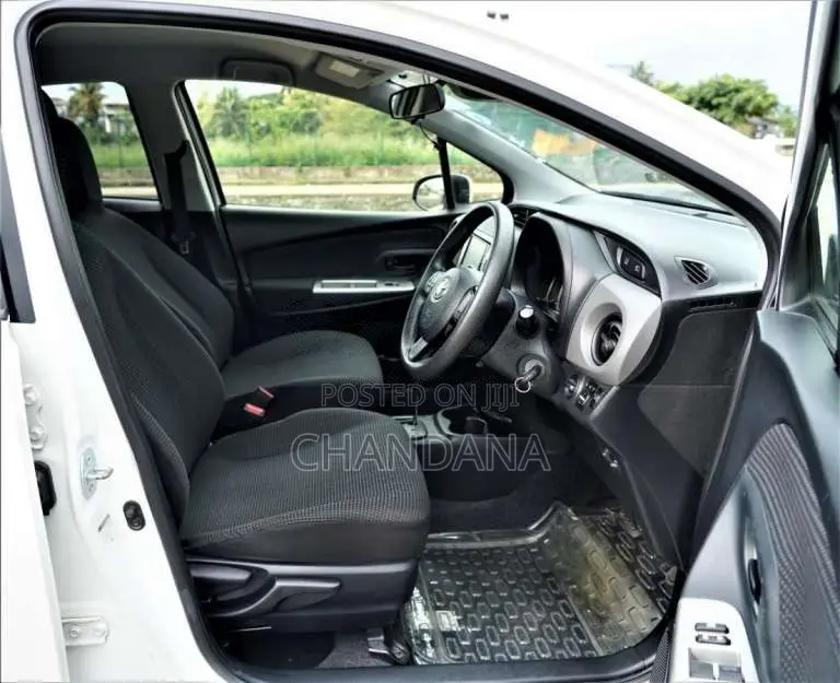 Toyota Vitz 2015 Car (Used)