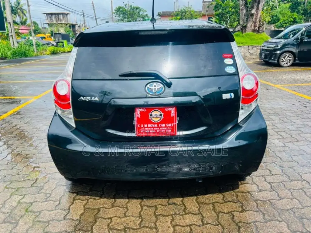 Toyota AQUA 2012 Car (Used)
