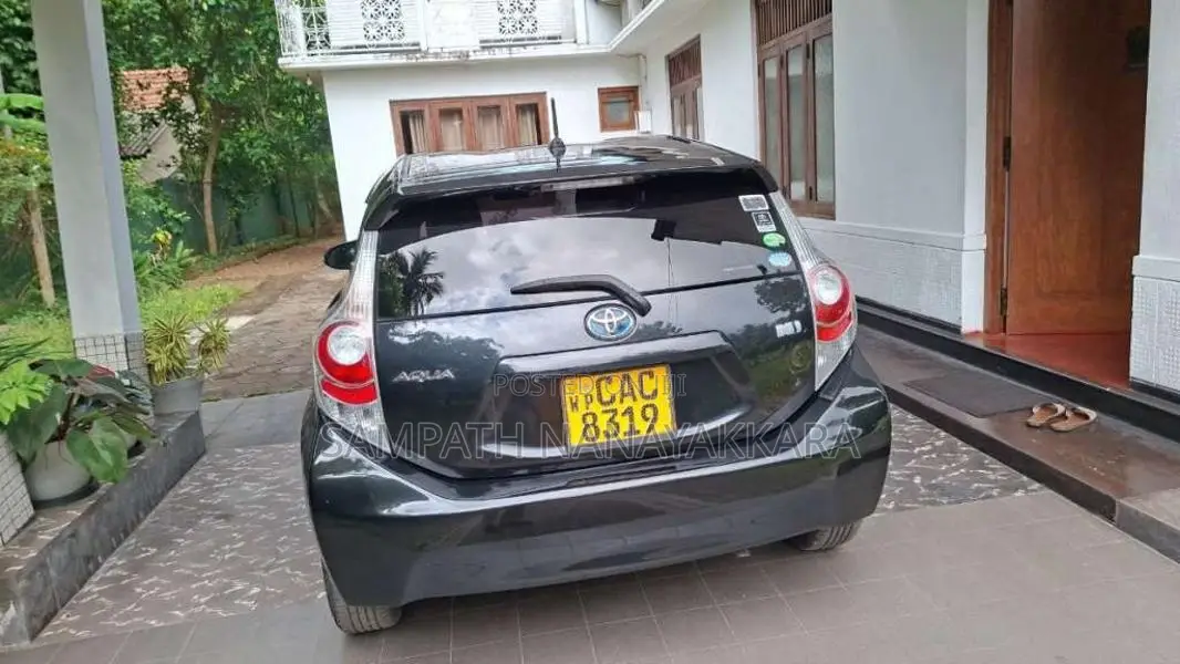 Toyota Aqua 2013 Car (Used)