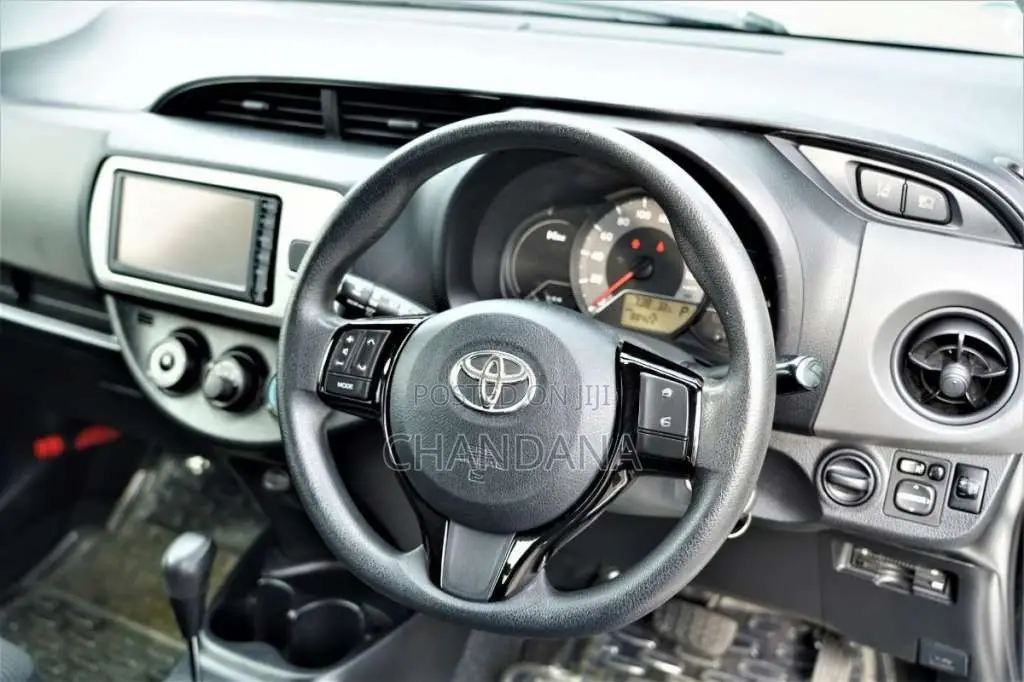 Toyota Vitz 2015 Car (Used)