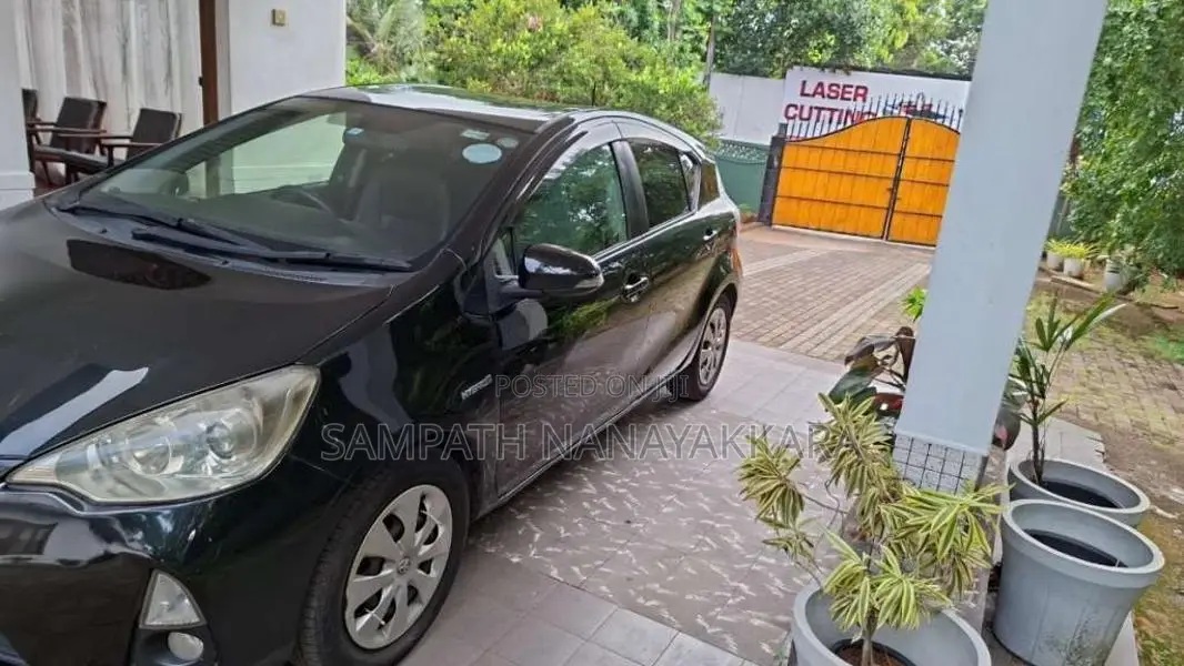 Toyota Aqua 2013 Car (Used)