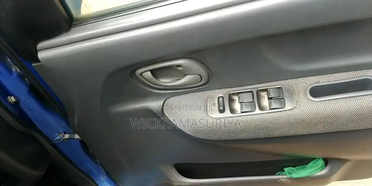 Chevrolet Cruze 2004 Car (Used)