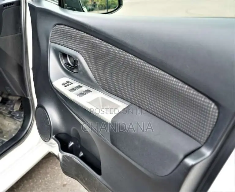 Toyota Vitz 2015 Car (Used)