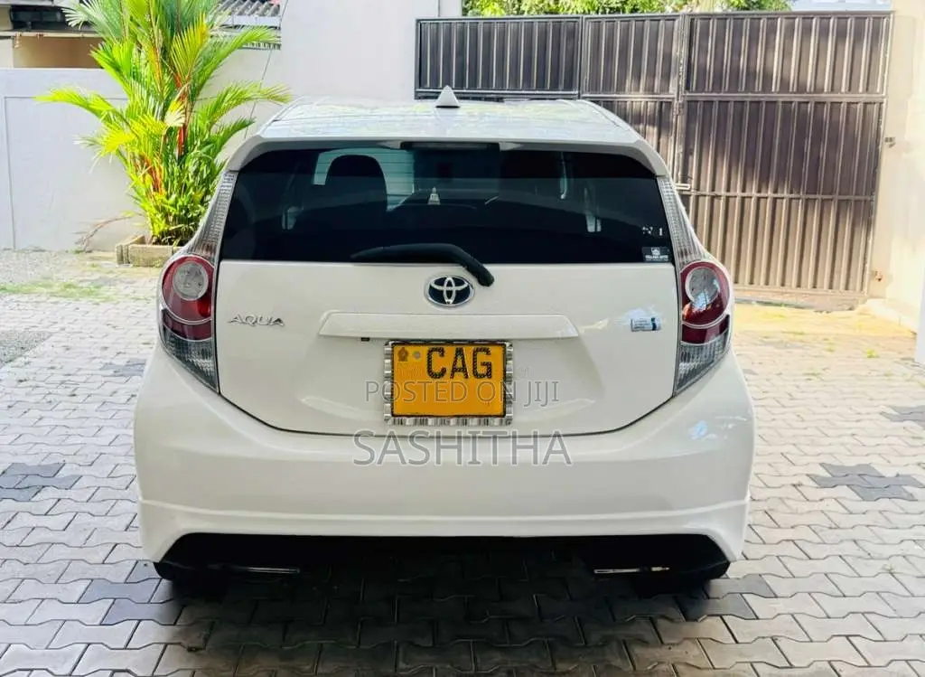 Toyota Aqua G Limited 2012 Car (Used)