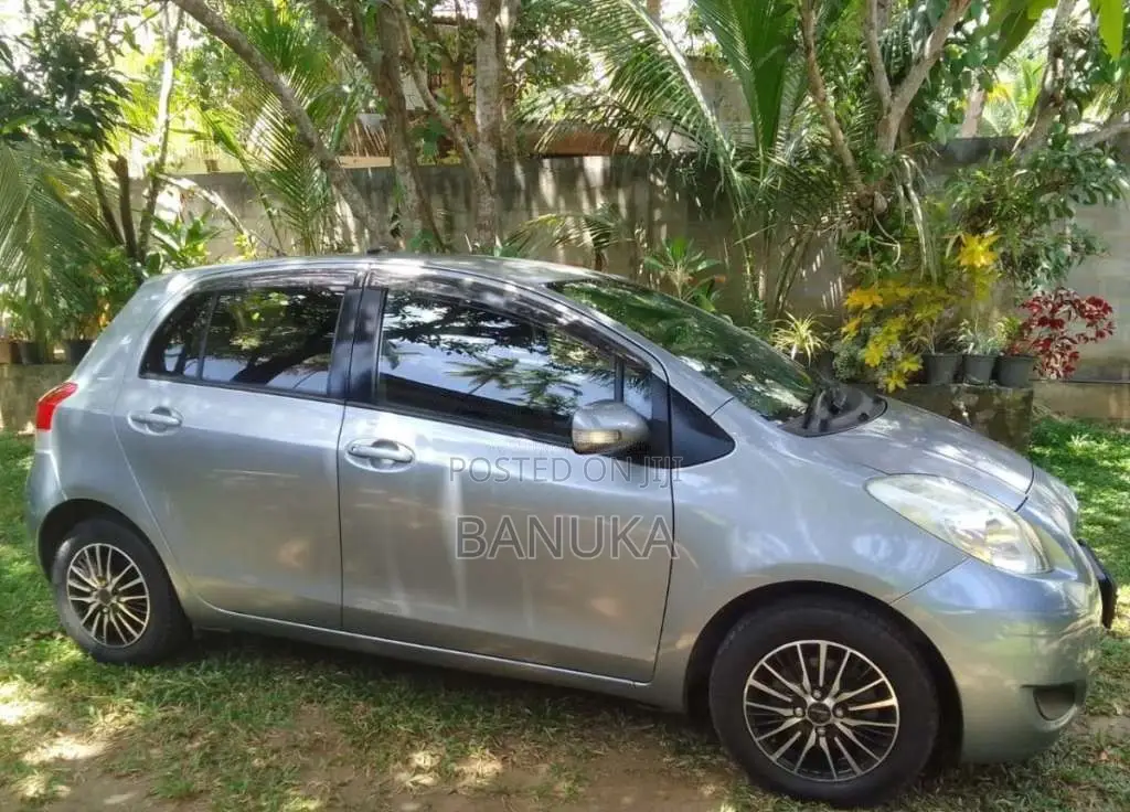Toyota Vitz 2008 Car (Used)