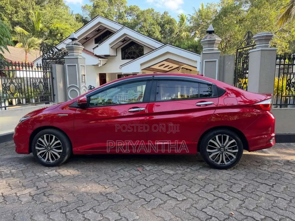 Honda Grace 2017 Car (Used)