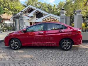 Honda Grace 2017 Car (Used)