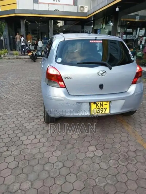 Toyota Vitz 2008 Car (Used)