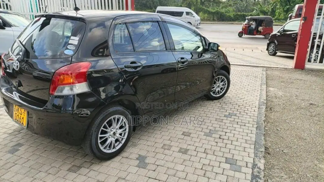 Toyota Vitz 2010 Car (Used)