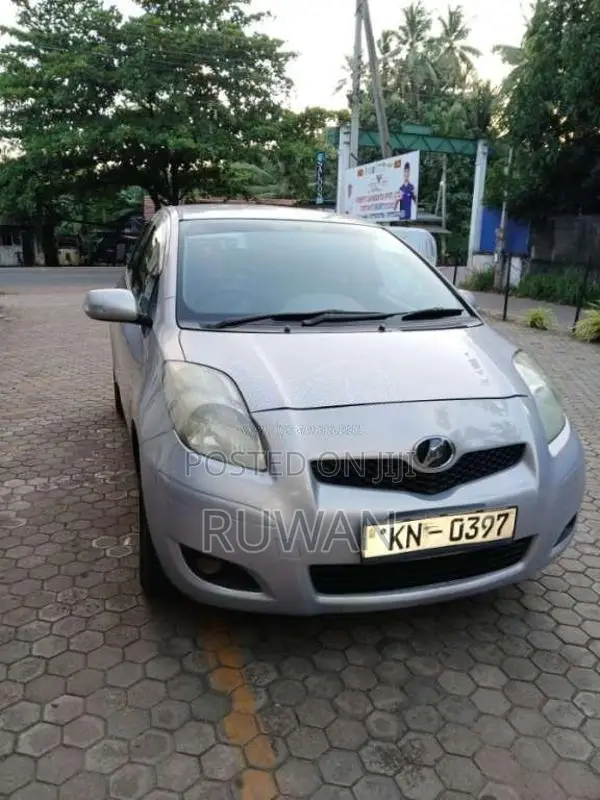 Toyota Vitz 2008 Car (Used)