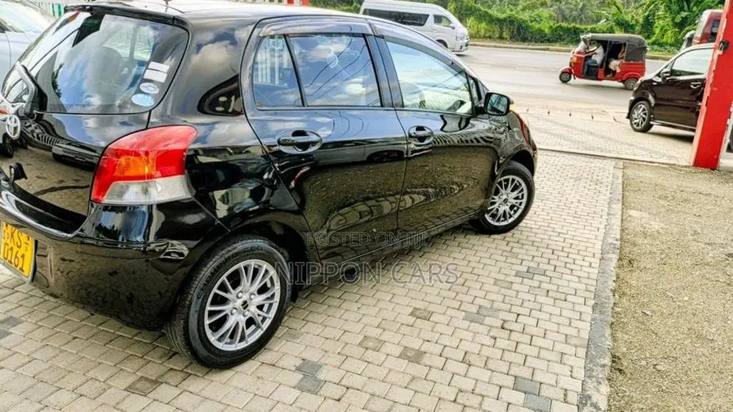 Toyota Vitz 2010 Car (Used)