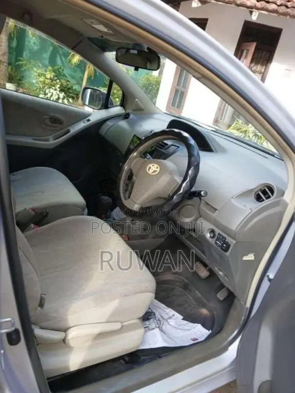 Toyota Vitz 2008 Car (Used)