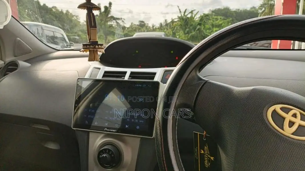 Toyota Vitz 2010 Car (Used)