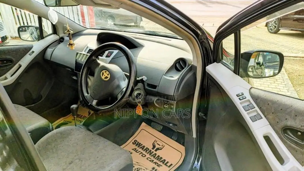 Toyota Vitz 2010 Car (Used)