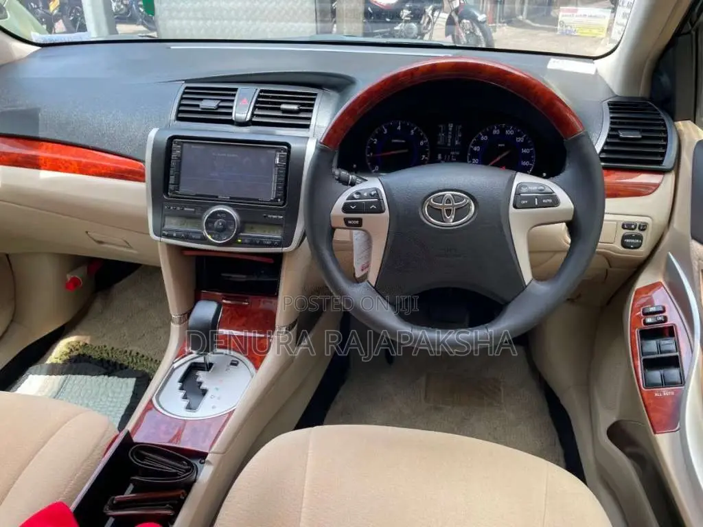 Toyota Premio 2014 Car (Used)