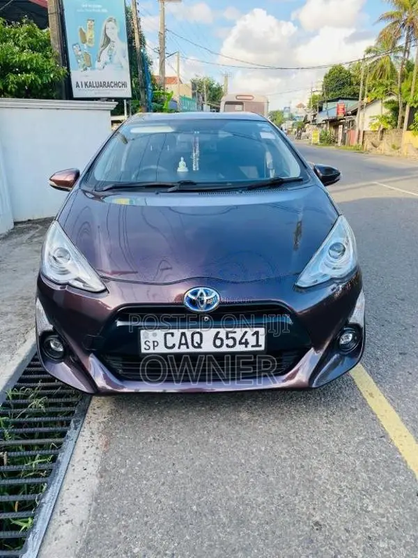 Toyota Aqua 2015 Car (Used)