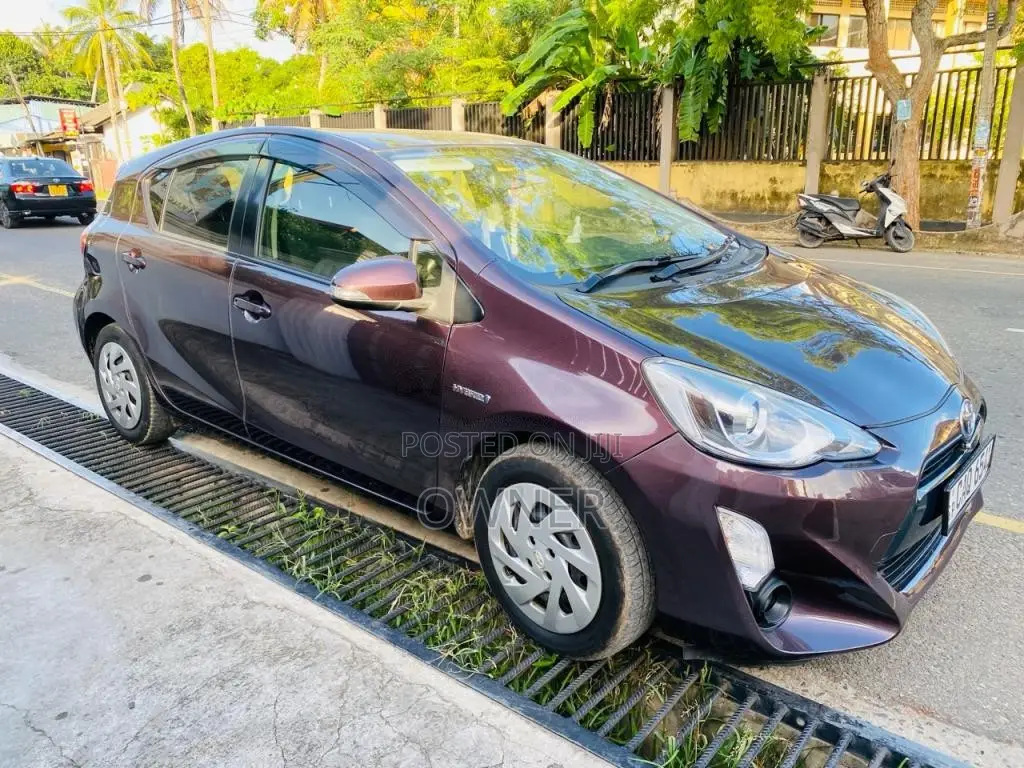 Toyota Aqua 2015 Car (Used)
