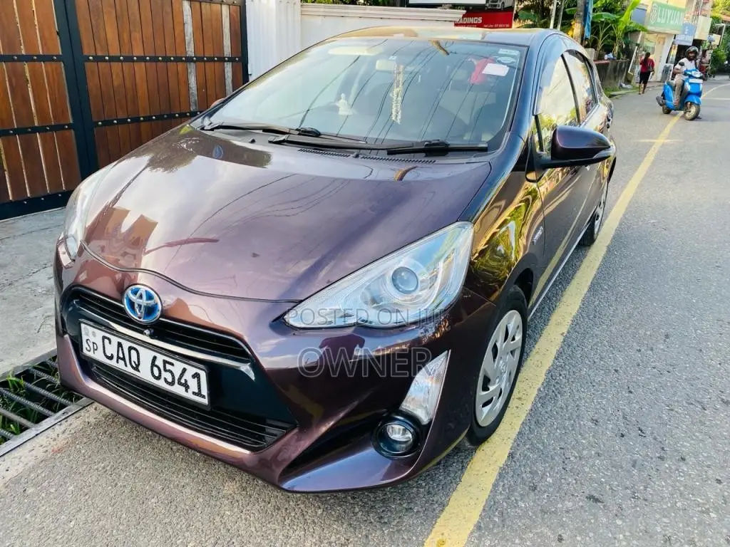 Toyota Aqua 2015 Car (Used)
