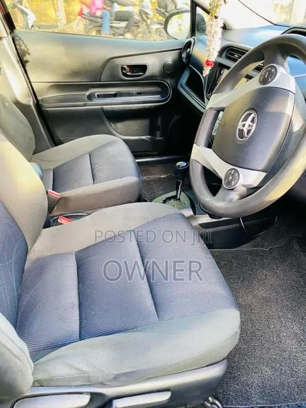 Toyota Aqua 2015 Car (Used)