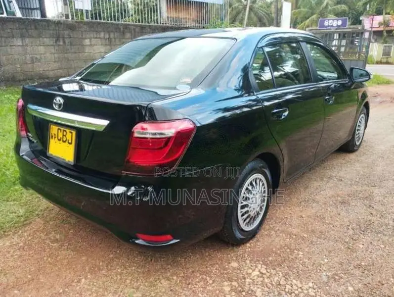 Toyota Axio 2017 Car (Used)