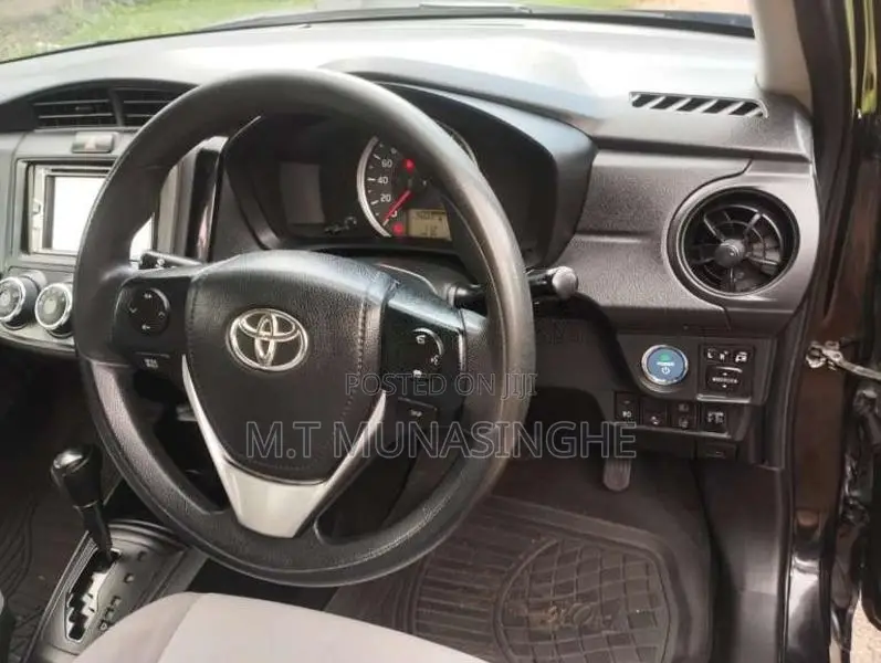 Toyota Axio 2017 Car (Used)