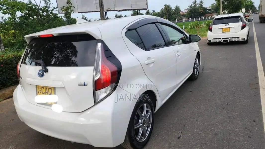 Toyota Aqua Urban 2014 Car (Used)