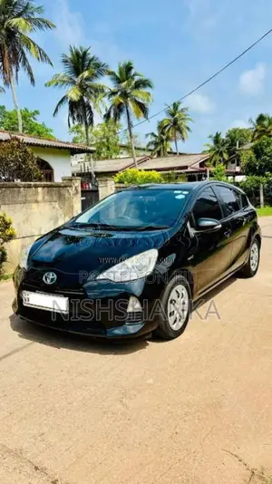 Toyota Aqua 2013 Car (Used)