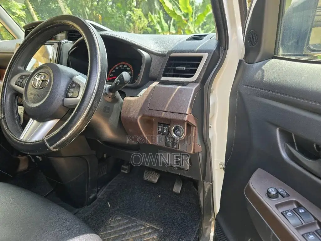 Toyota Roomy GS Custom LED 2017 Car (Used)