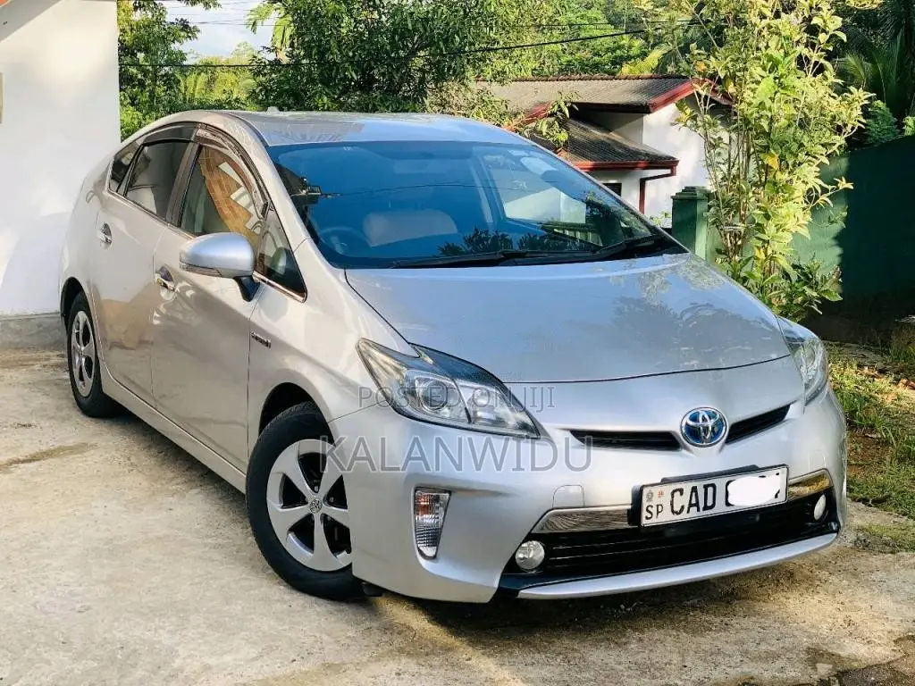 Toyota PRIUS S LED 2013 Car (Used)