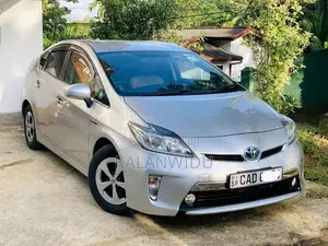 Toyota PRIUS S LED 2013 Car (Used)