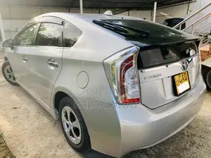 Toyota PRIUS S LED 2013 Car (Used)