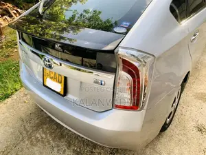 Toyota PRIUS S LED 2013 Car (Used)