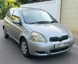 Toyota VITZ 2004 Car (Used)