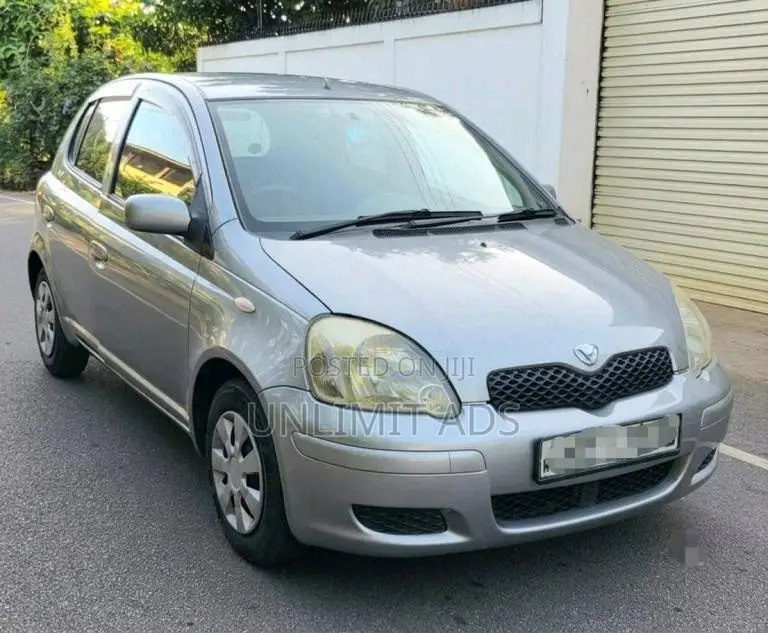Toyota VITZ 2004 Car (Used)