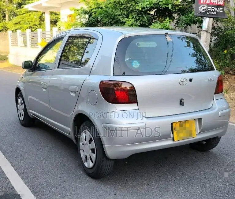 Toyota VITZ 2004 Car (Used)