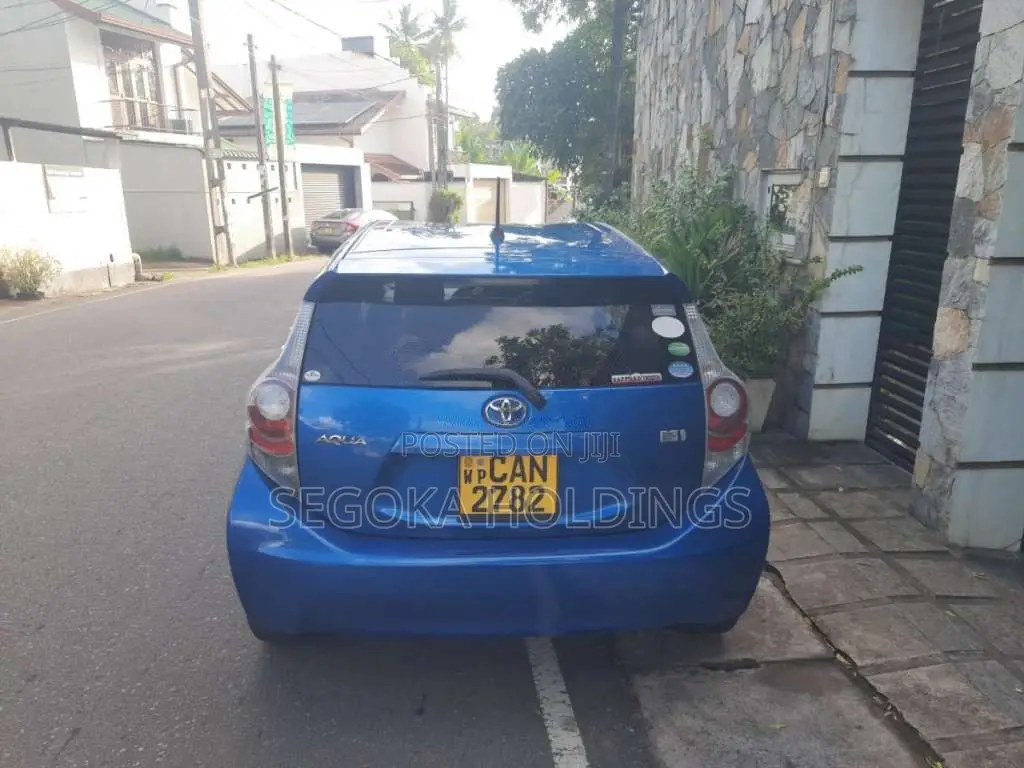 Toyota Aqua 2013 Car (Used)