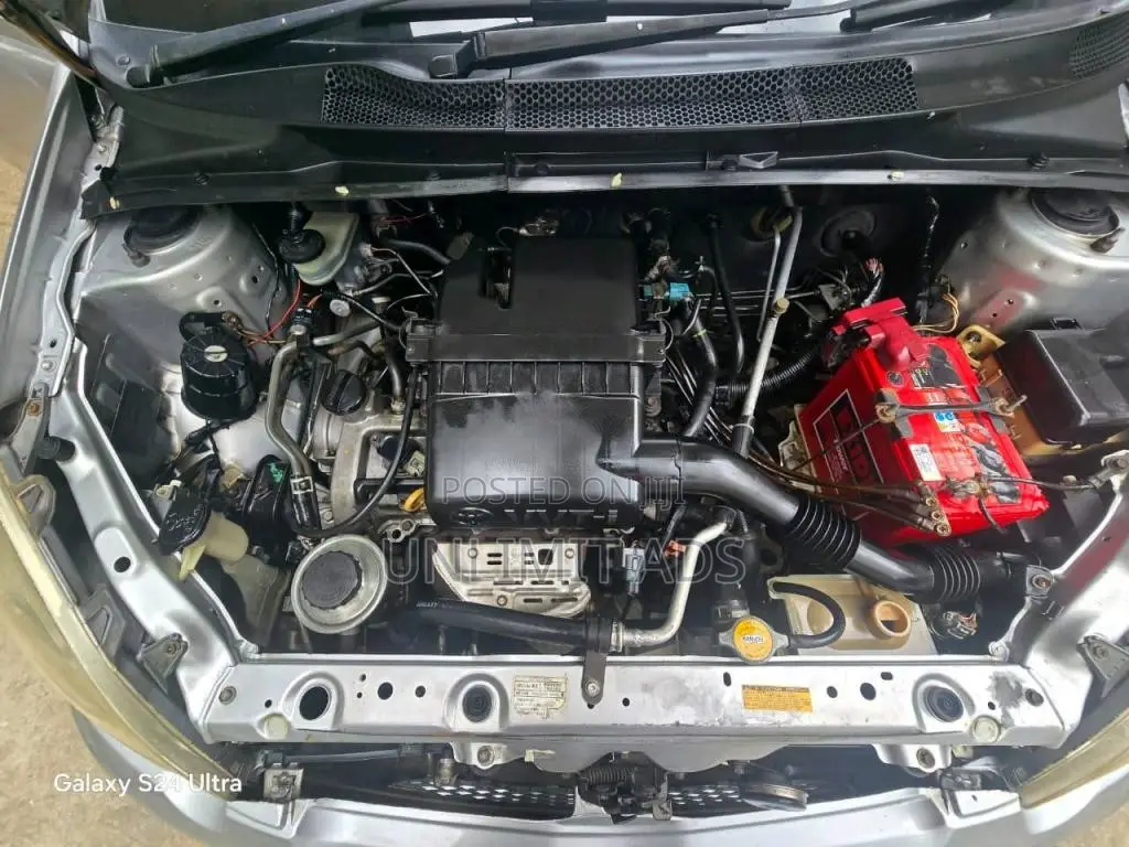 Toyota VITZ 2004 Car (Used)