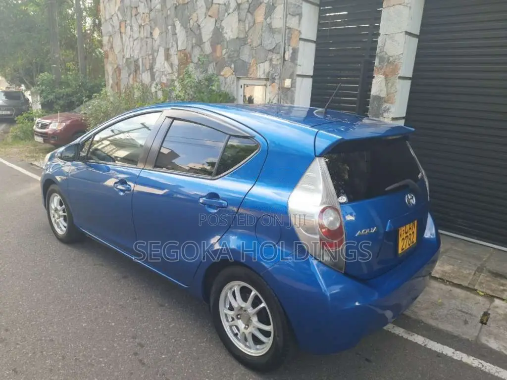 Toyota Aqua 2013 Car (Used)