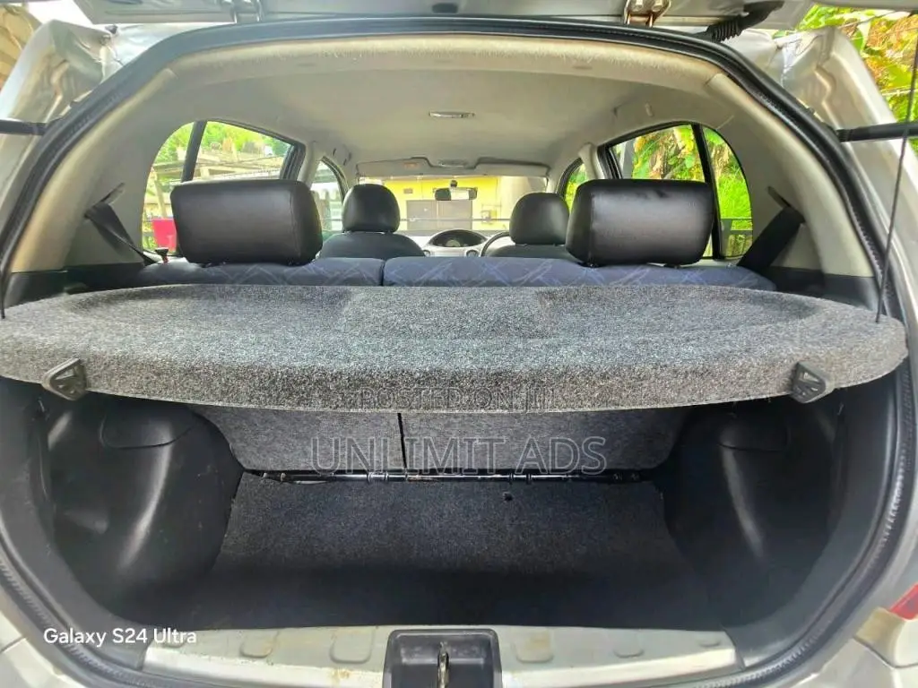 Toyota VITZ 2004 Car (Used)