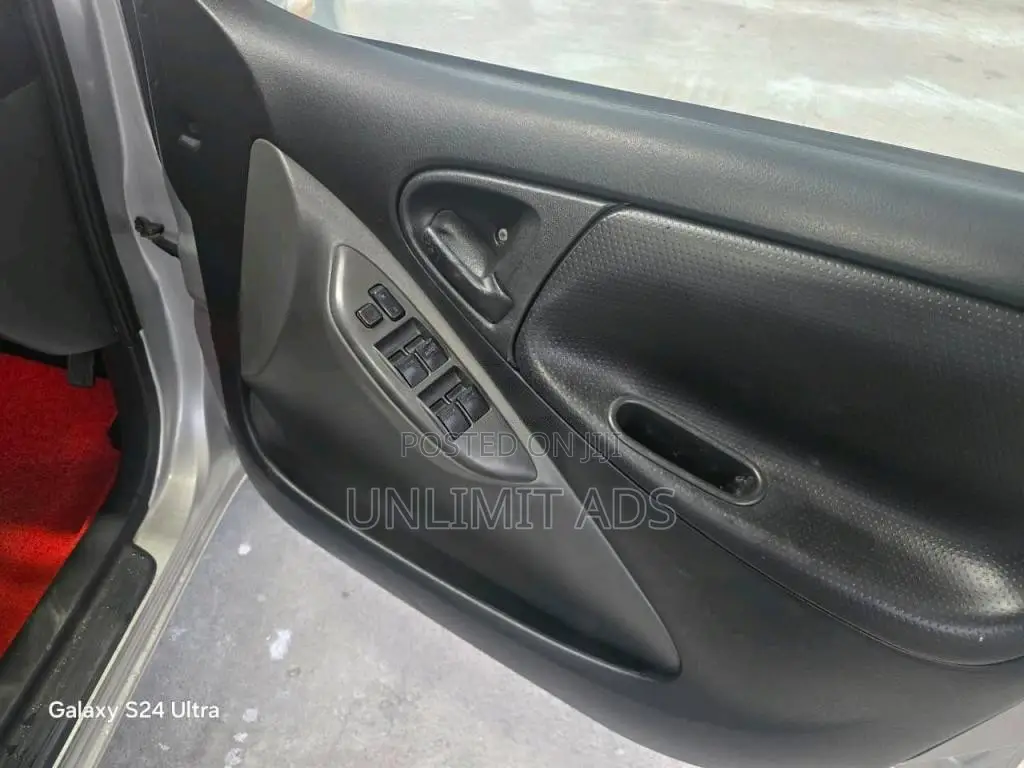 Toyota VITZ 2004 Car (Used)