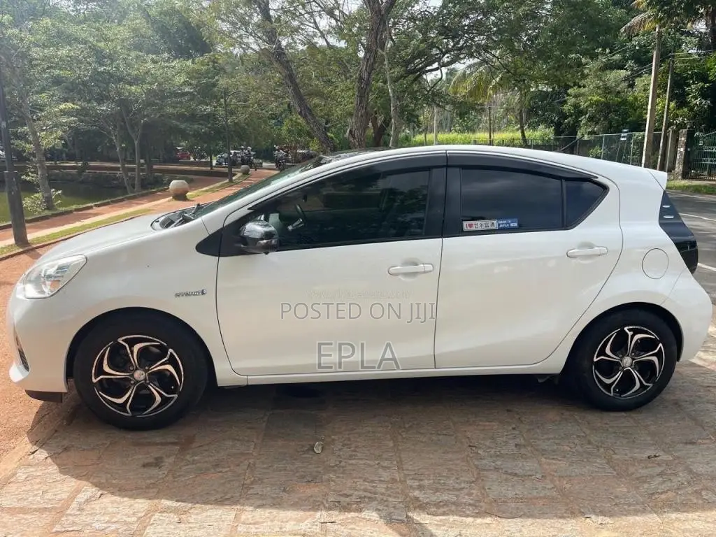 Toyota Aqua 2013 Car (Used)